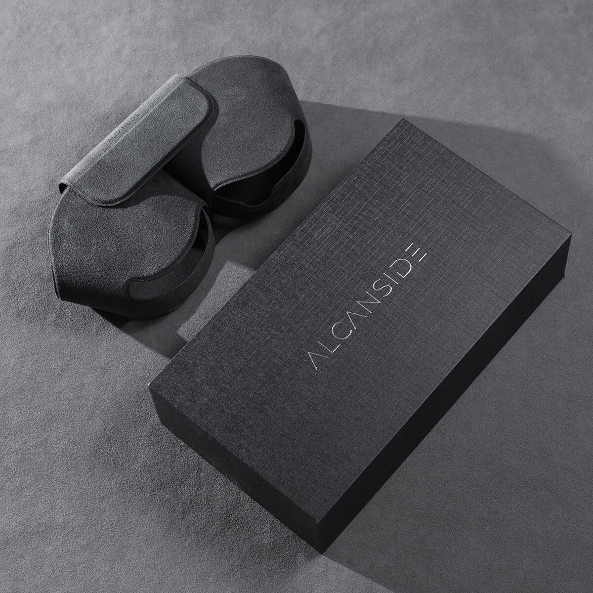 AirPods Max Alcantara Smart Case - Space Grey - Alcanside