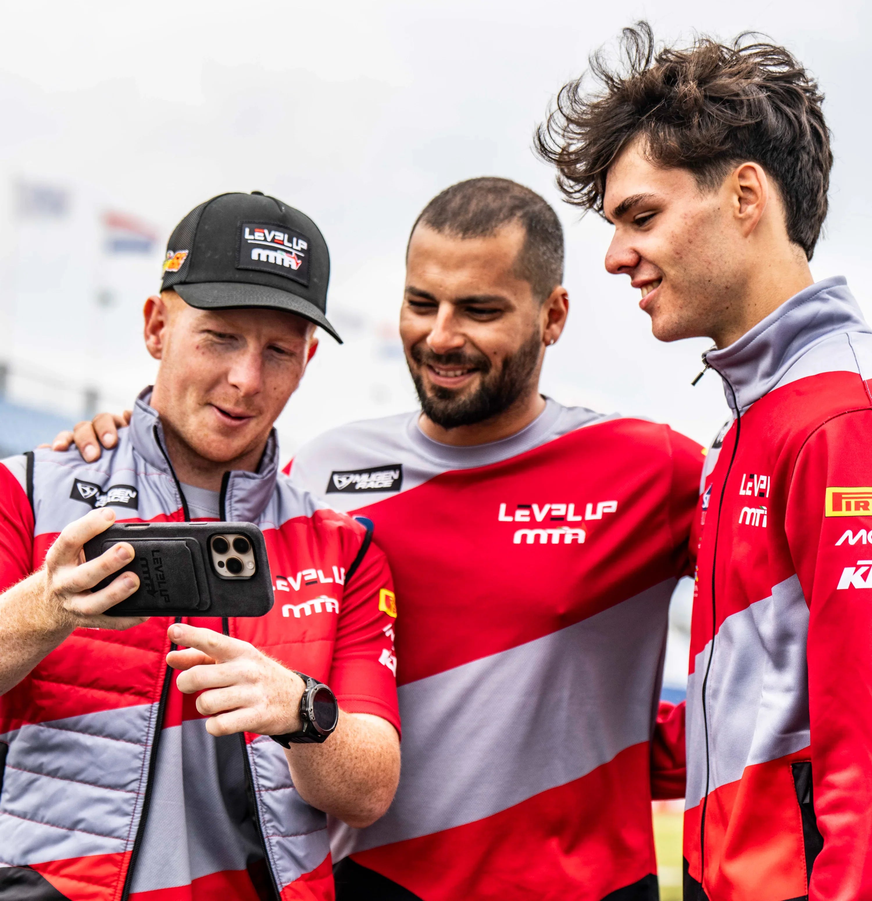 Alcantara MagSafe Wallet - LEVEL UP MTA - Space Grey