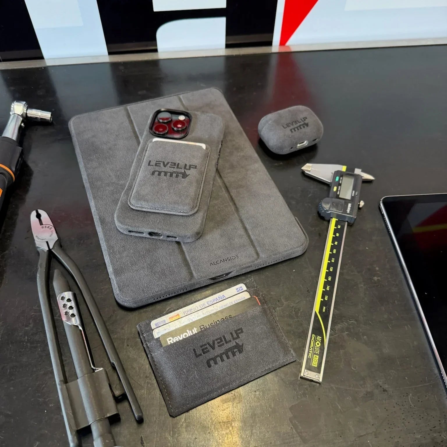 Alcantara iPad Cover - For iPad Pro 2024 (11 inch) - LEVEL UP MTA - Space Grey